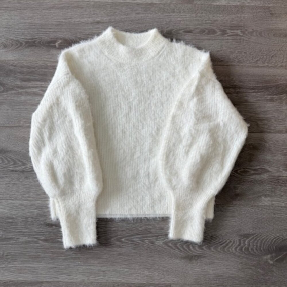 GUESS Fuzzy Sweater - Picture 4 of 5